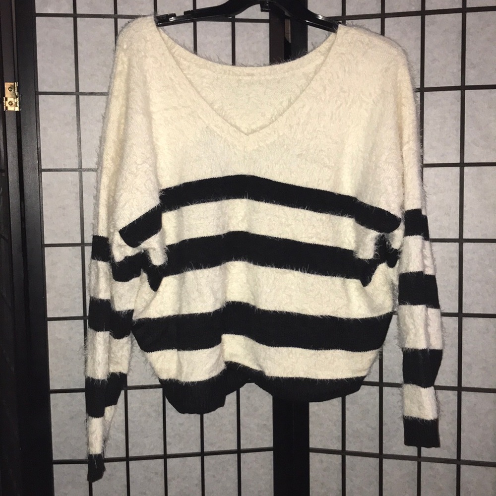 Fuzzy Black and Off White Cropped Sweater